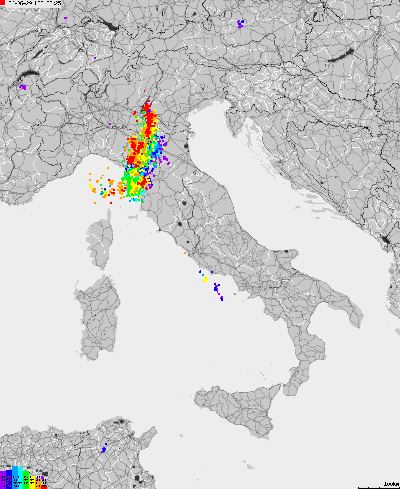 Mapa wyładowań atmosferycznych na obszarze Włoch