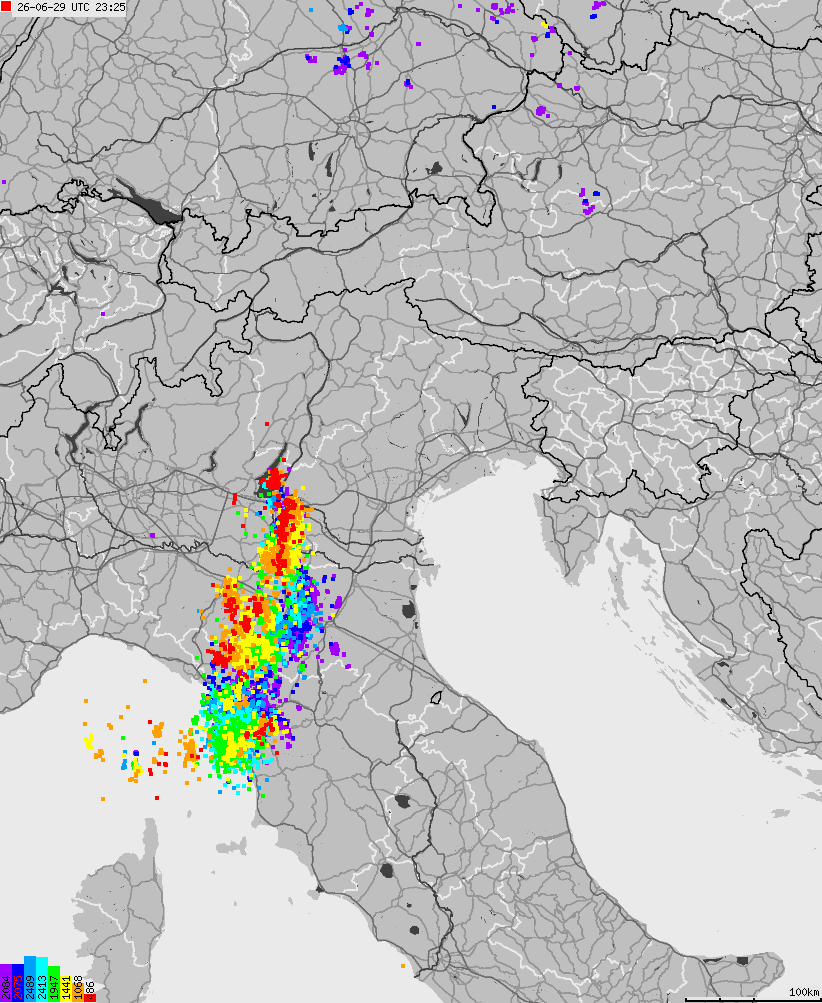 Mapa wyładowań atmosferycznych na obszarze Włoch